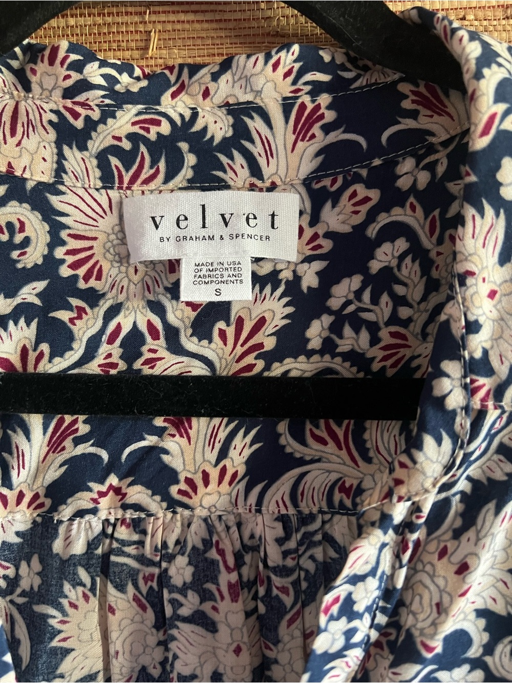 Velvet blouse small paisley print